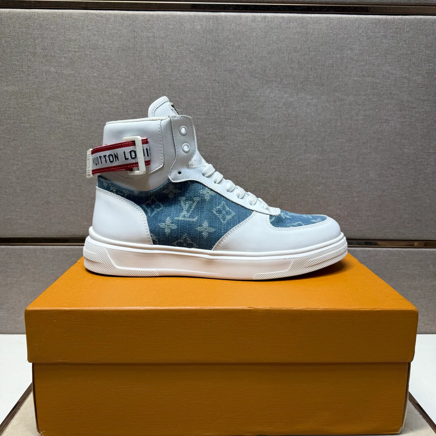 ⬛️Men's shoes 💰p420 [LV～] Men's high-top casual shoes 2025z cabinet sales simultaneously 🔶Size: 38-44 #️⃣ 🔷2 colors🔜The upper is made of multi-material splicing➕Mesh lining, comfortable and breathable, sole: original comfortable and wear-resistant outsole, ⚠️real thing📱photographed🎬real thing is better📢📢📢